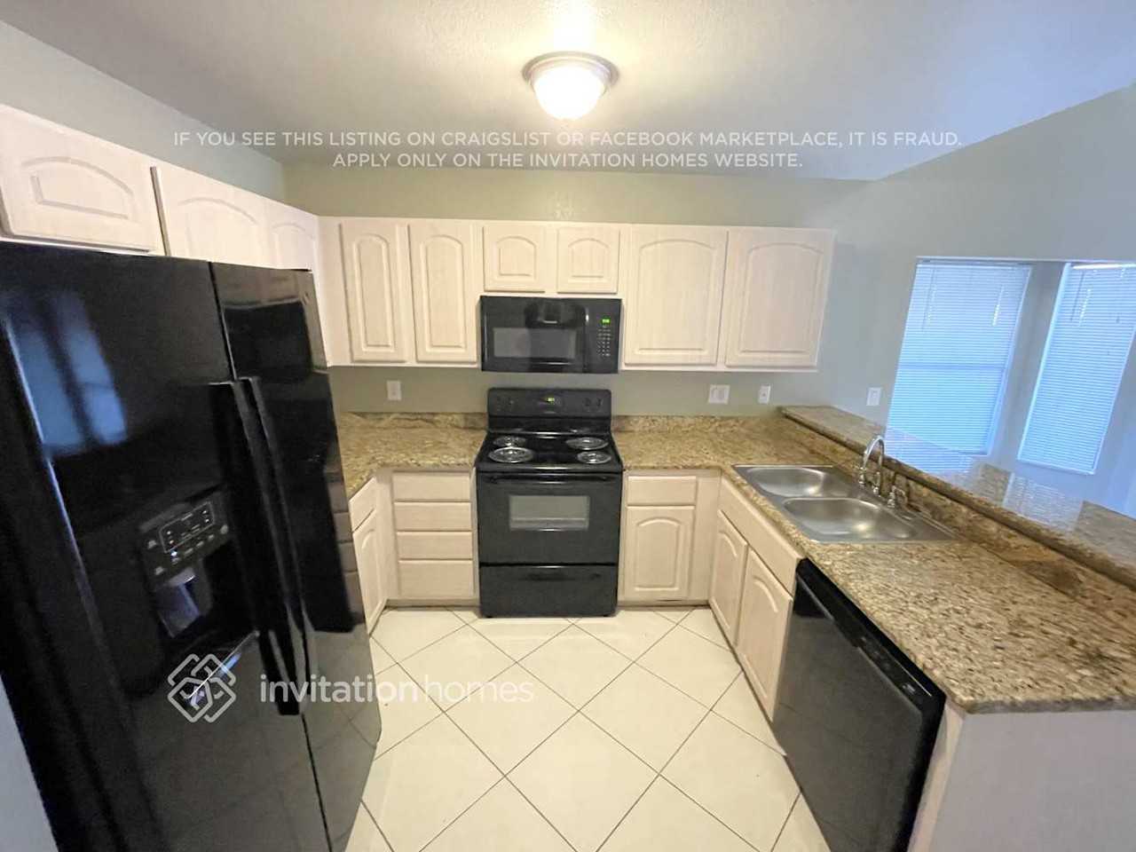 10037 W Montecito Ave - Photo 5 of 14