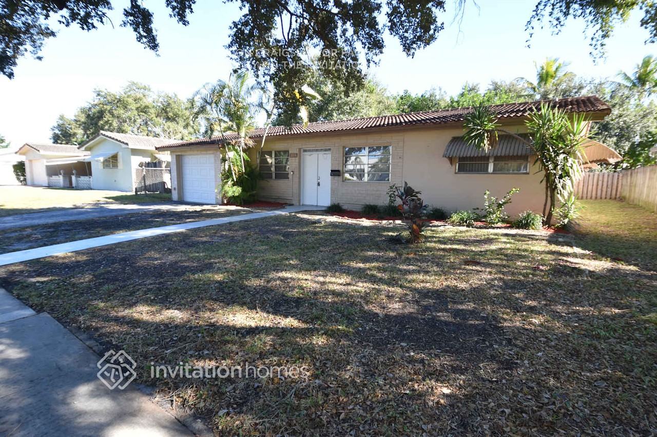 1307 N 46th Ave - Photo 2 of 22