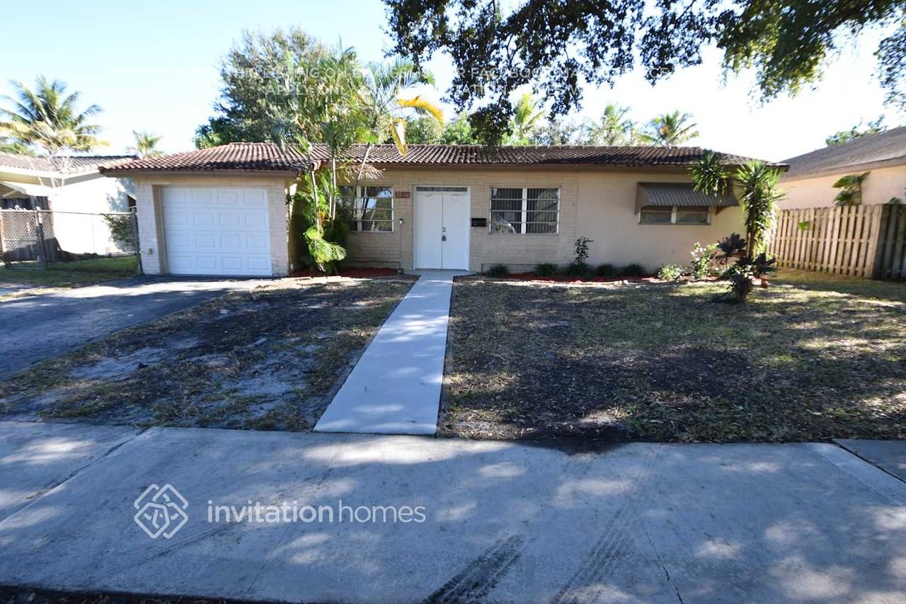 1307 N 46th Ave - Photo 3 of 22