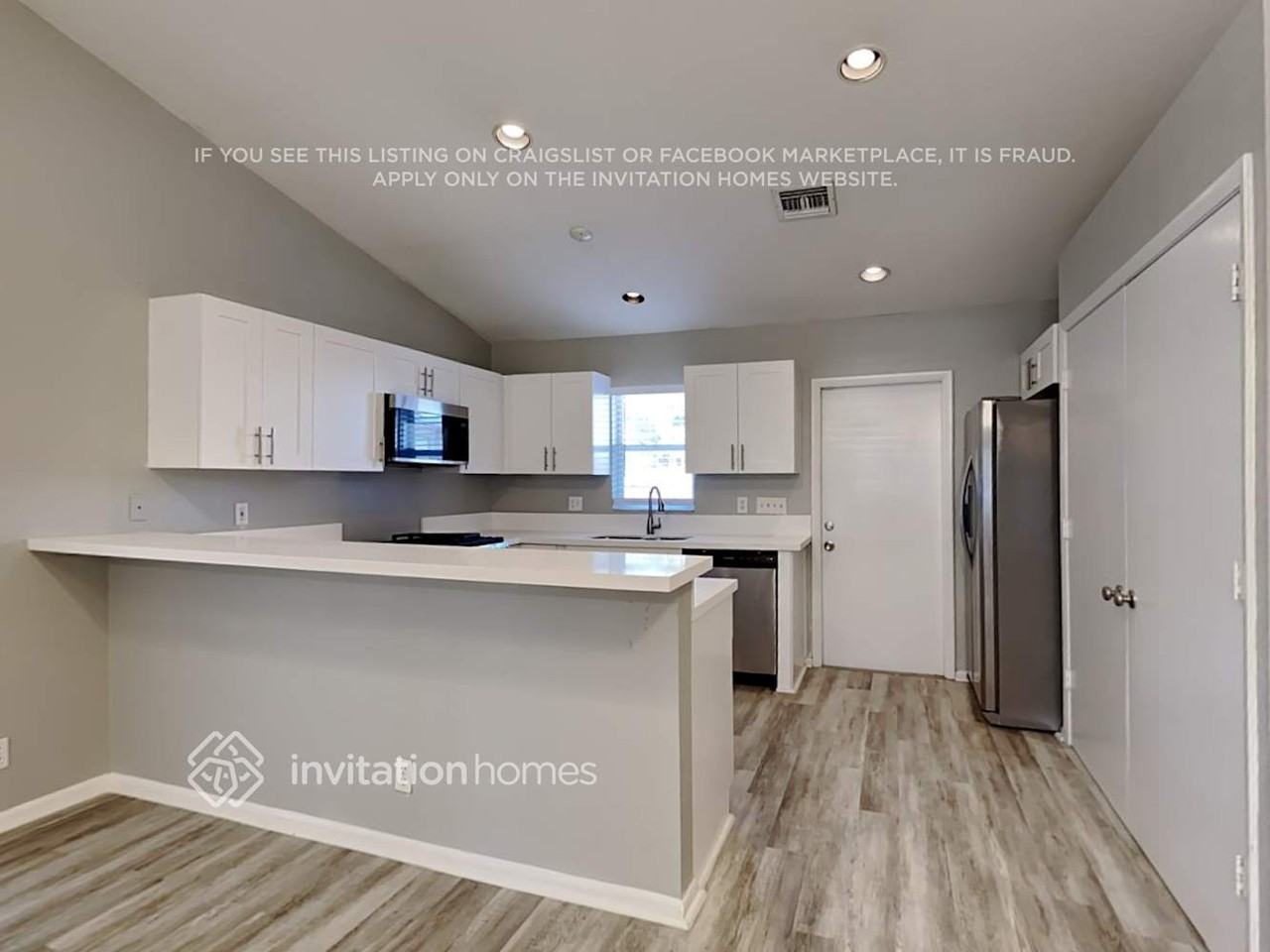 6075 Roger St - Photo 5 of 18