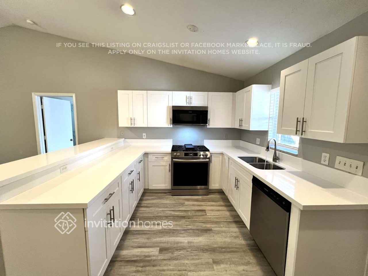 6075 Roger St - Photo 6 of 18