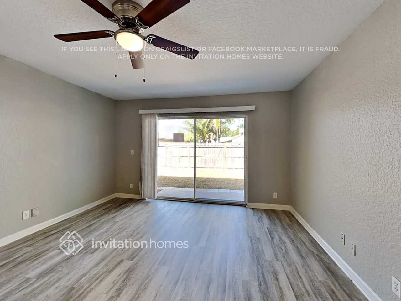 6075 Roger St - Photo 7 of 18