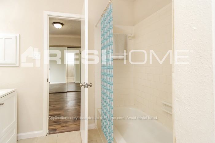 7611 Breda Dr - Photo 6 of 18