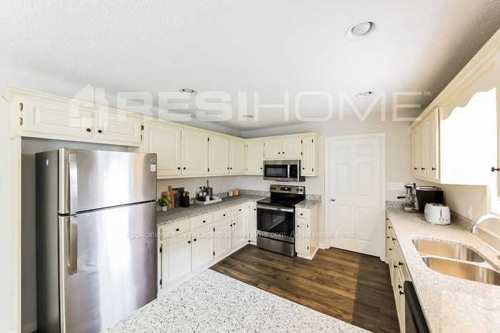 17697 Jeffery St - Photo 2 of 18