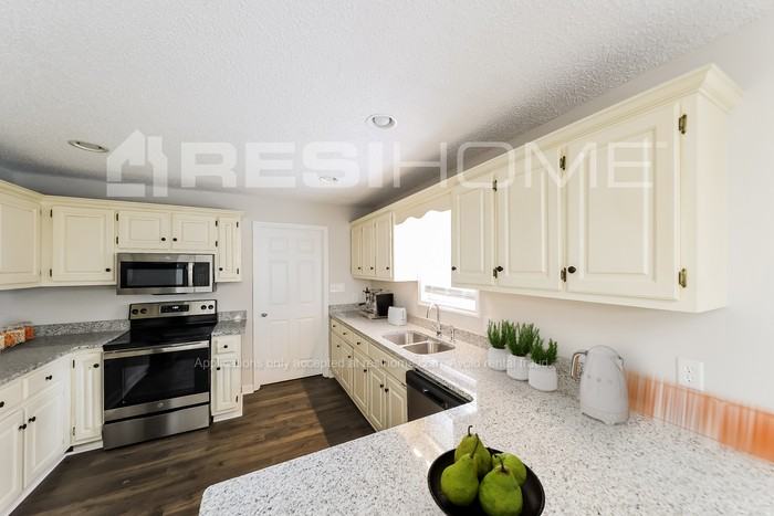 17697 Jeffery St - Photo 3 of 18