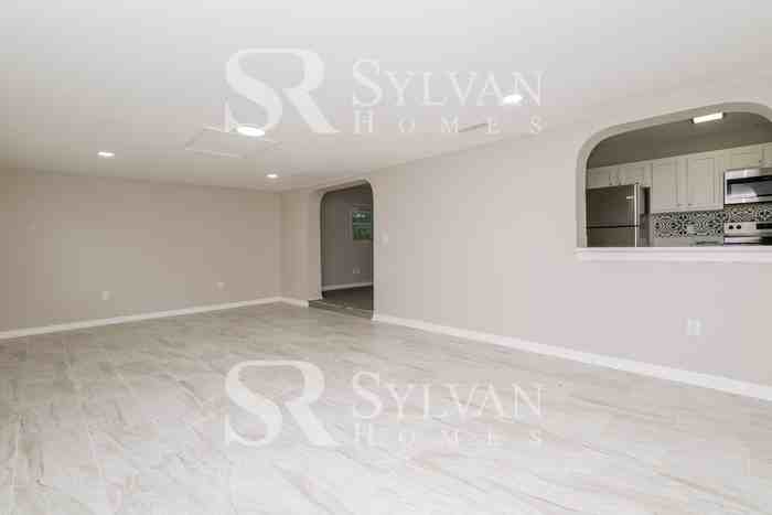 8018 Sane Pl - Photo 3 of 16