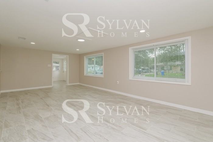 8018 Sane Pl - Photo 4 of 16