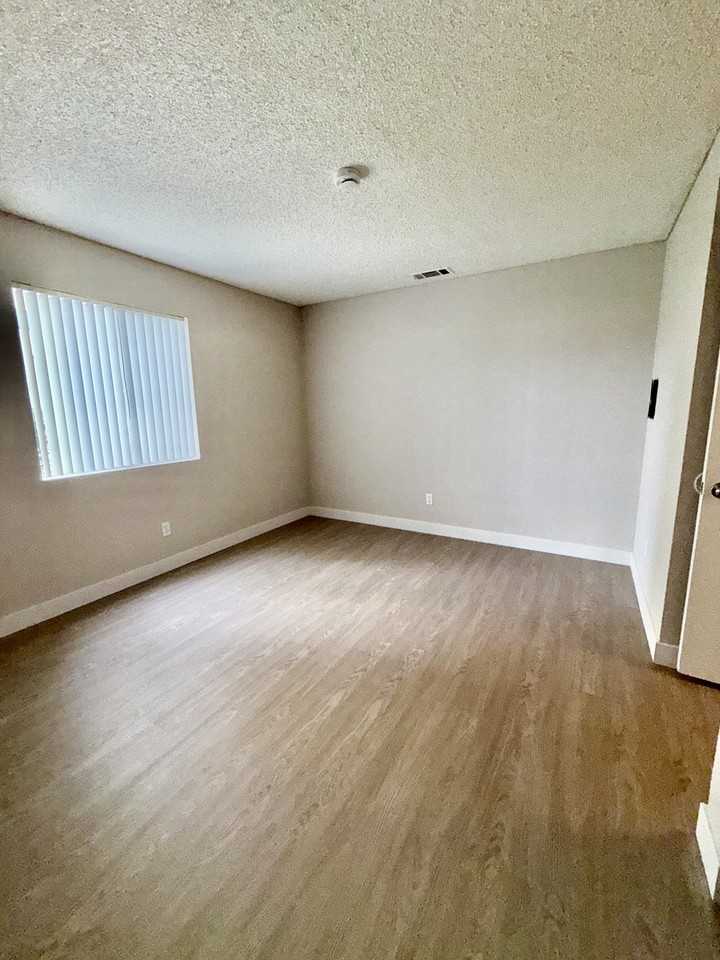 748 Minor St #748F - Photo 4 of 6