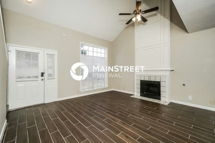 8643 Silent Oaks - Photo 4 of 16