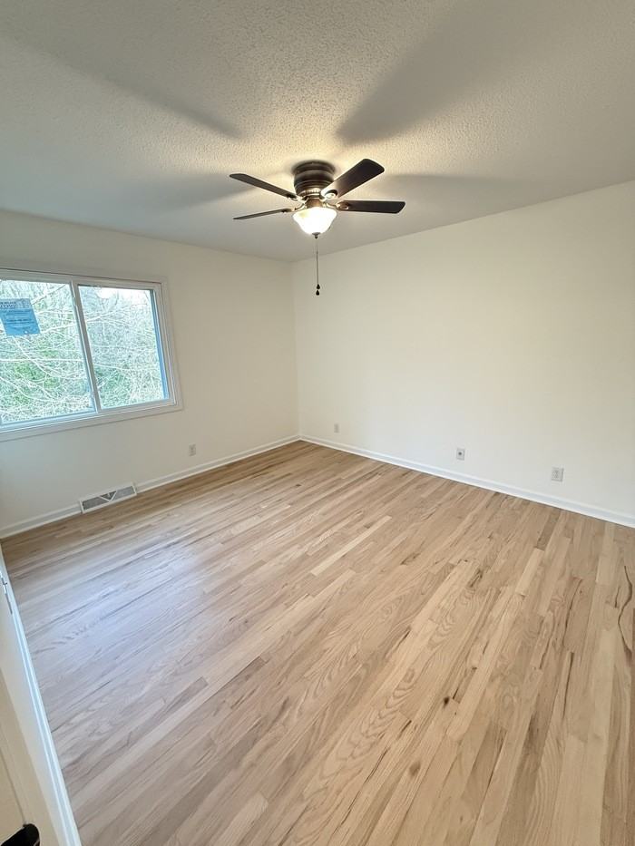 218 Brookside Dr - Photo 4 of 12