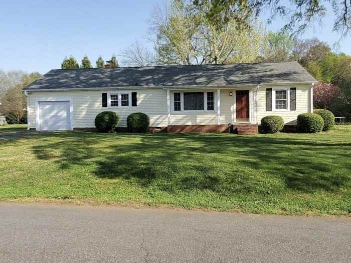 1132 Hipp Rd - Photo 2 of 14