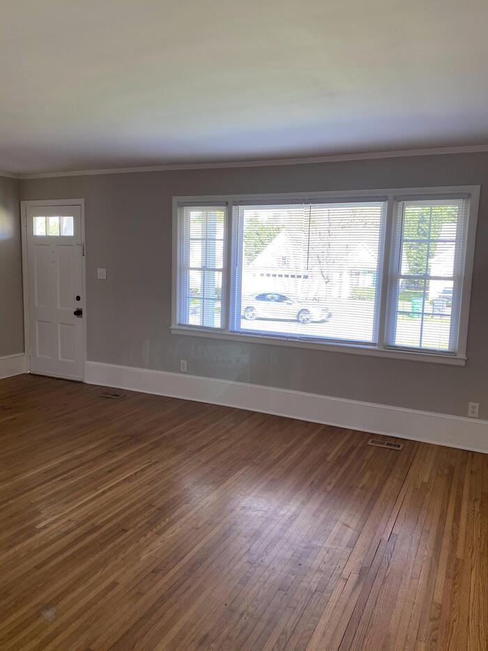 1132 Hipp Rd - Photo 7 of 14