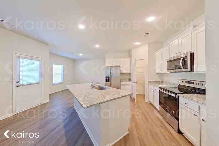 3468 Bridgewood Dr - Photo 2 of 6