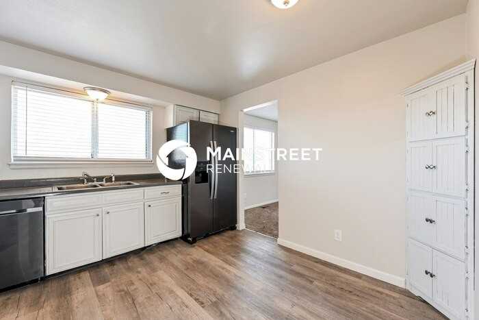 1059 S Joplin Way - Photo 4 of 18