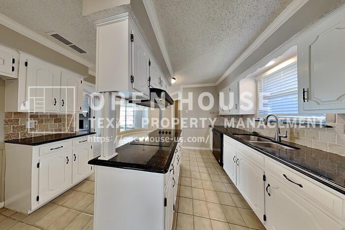 912 Lexington Dr - Photo 7 of 22