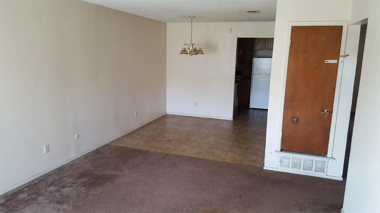 1037 Southmoor Dr #1 - Photo 2 of 6