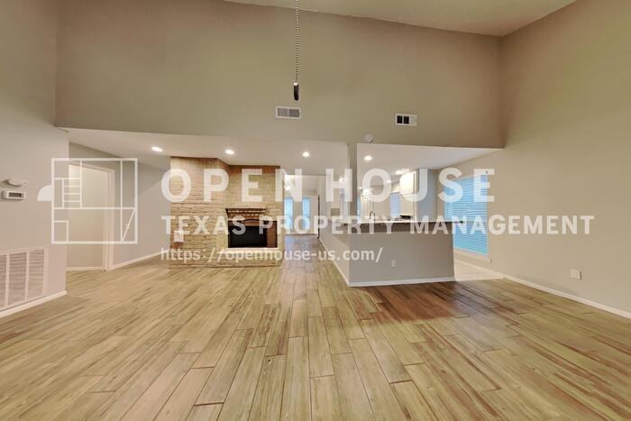 6302 Crakston St - Photo 5 of 20