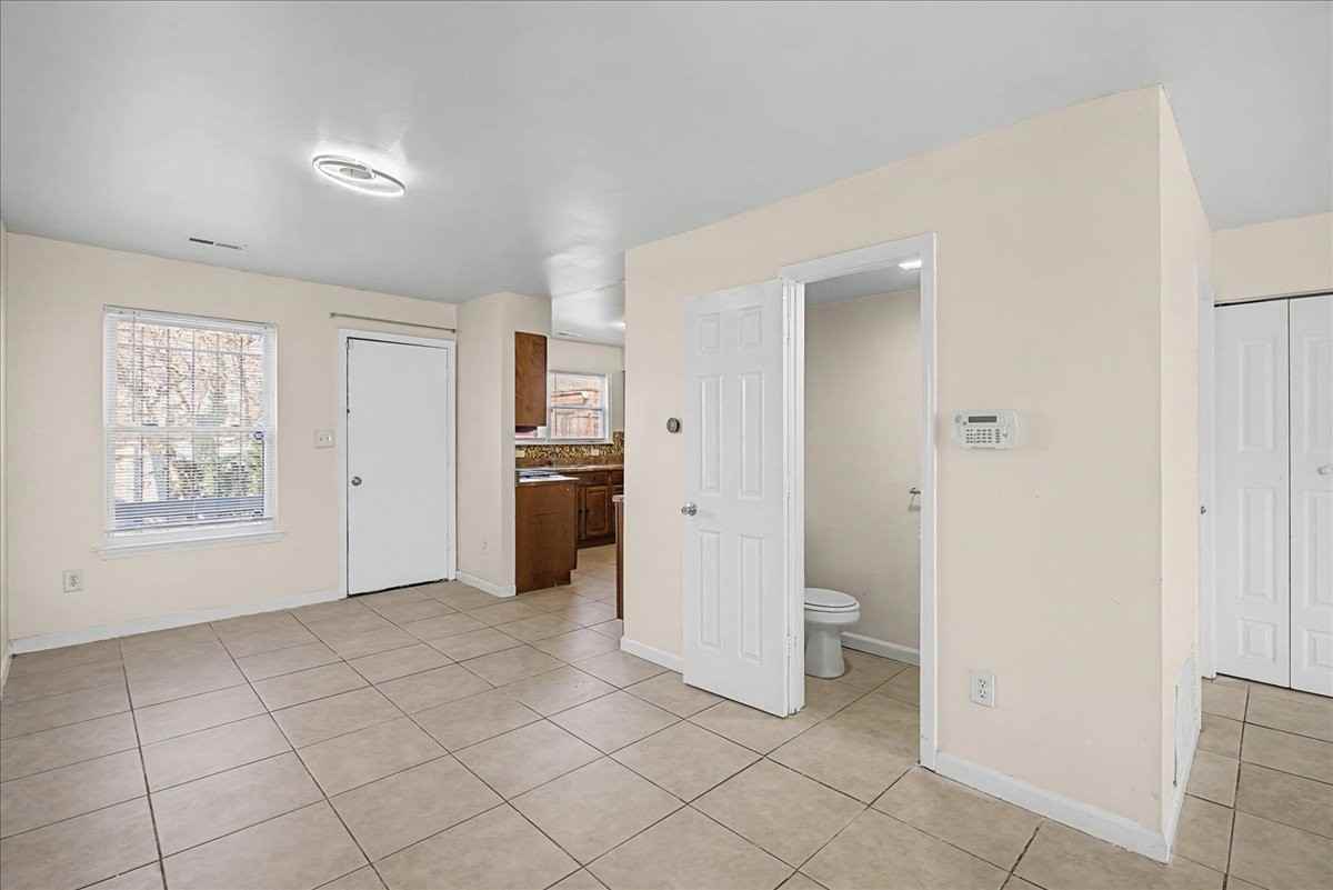 511 S 6th St #1 - Photo 7 of 43