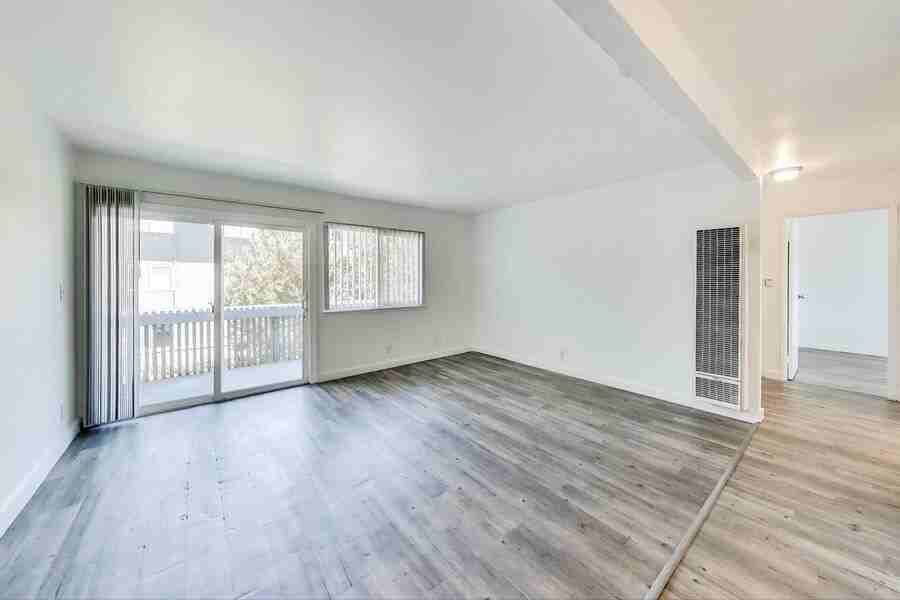 35750 Bettencourt Street - Photo 2 of 11