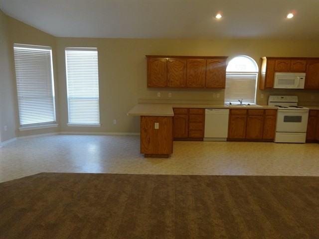 10501 Ashmore Dr - Photo 3 of 10