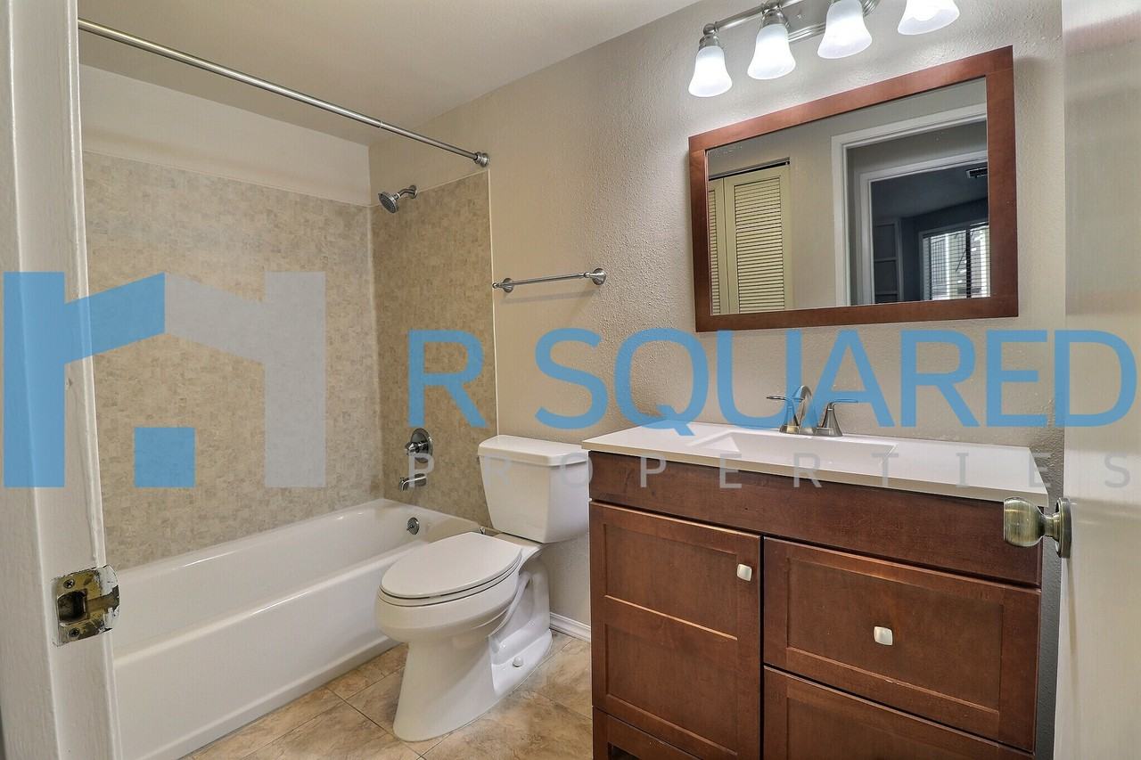 16925 Inglewood Road NEUnit B202 #B202 - Photo 4 of 27