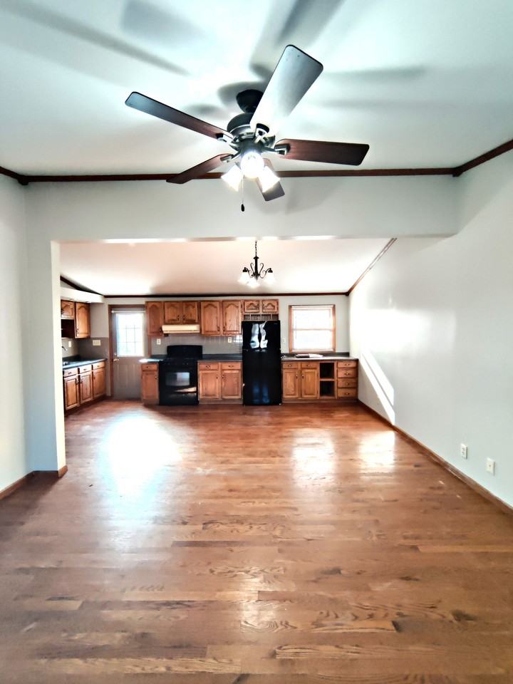 220 E Pleasant St #1 - Photo 3 of 18