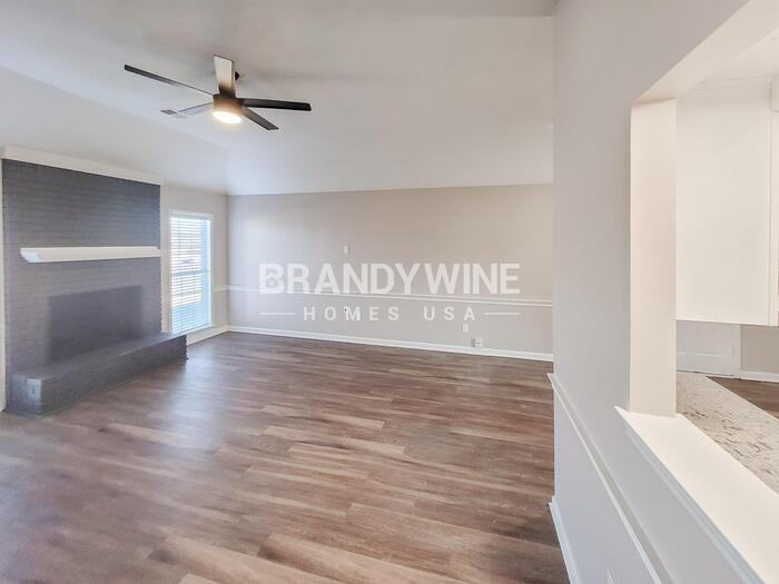 6589 Falling Tree Dr - Photo 4 of 31