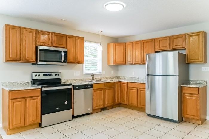 16417 Waterbury Ln - Photo 5 of 12