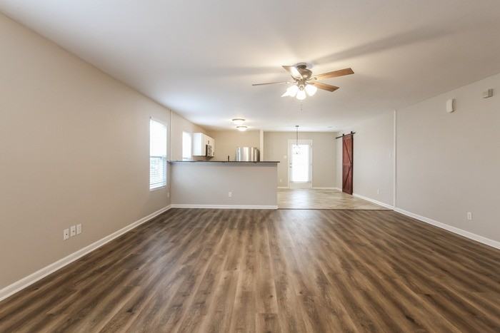 547 Reed Ct - Photo 3 of 11