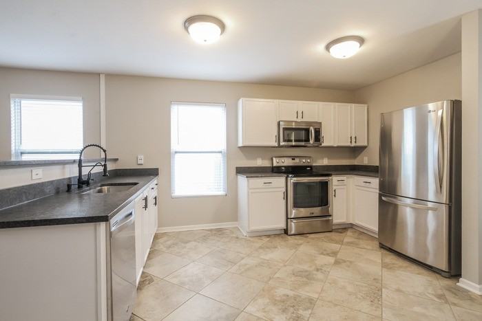 547 Reed Ct - Photo 4 of 11