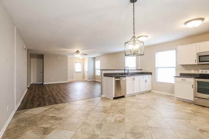 547 Reed Ct - Photo 5 of 11