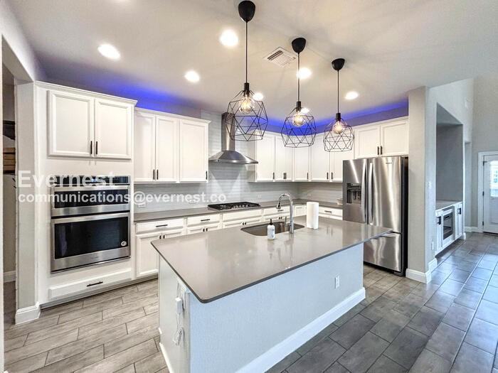 416 Spoleto Dr - Photo 2 of 33