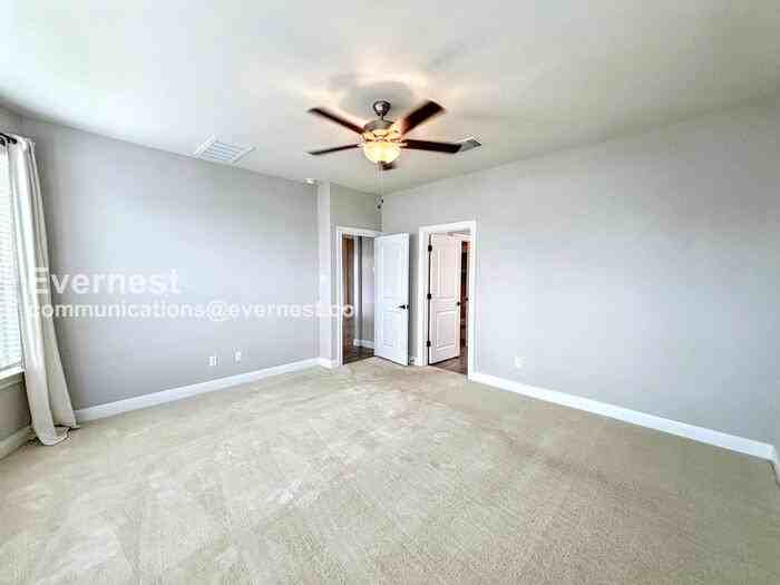 416 Spoleto Dr - Photo 7 of 33