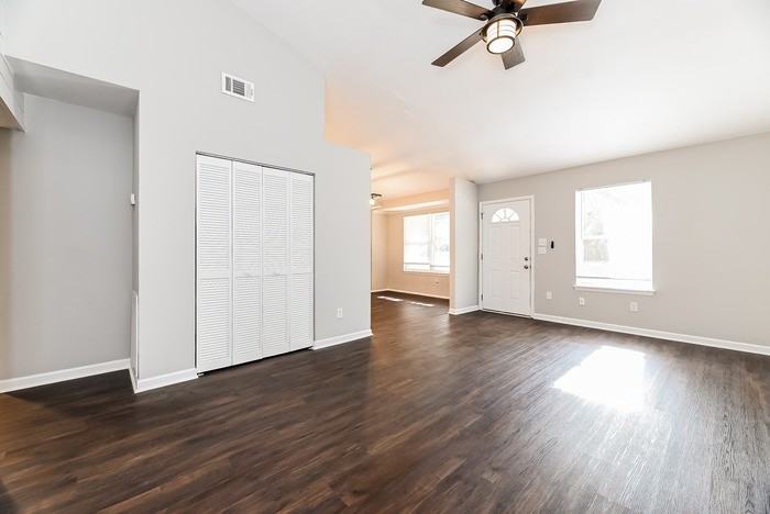 101 Tweed Ct - Photo 3 of 14