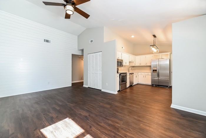 101 Tweed Ct - Photo 5 of 14