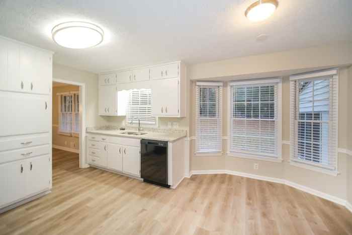 2531 Country Club Dr - Photo 7 of 18