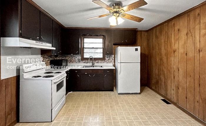 4718 Richards Ct - Photo 2 of 23