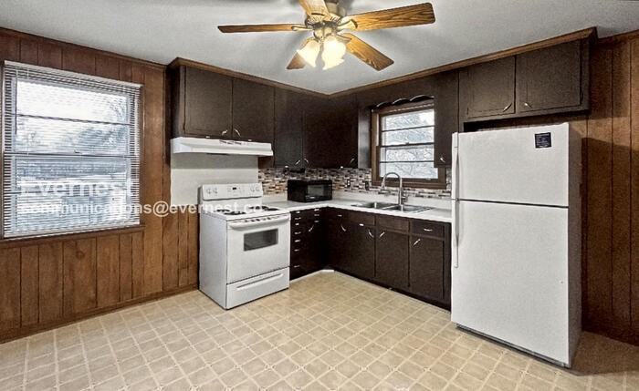 4718 Richards Ct - Photo 3 of 23