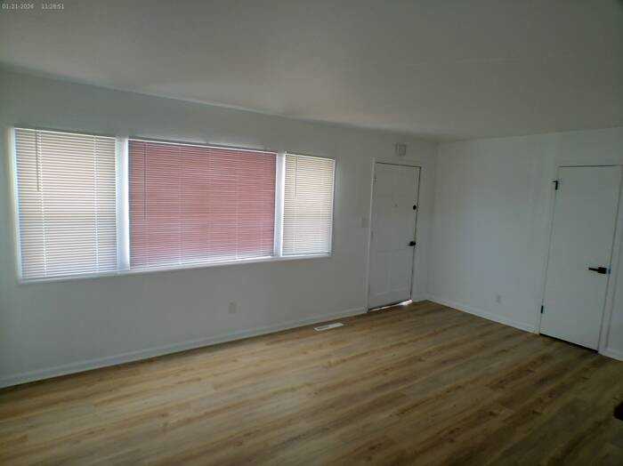 3126 Longwood Ave - Photo 3 of 15