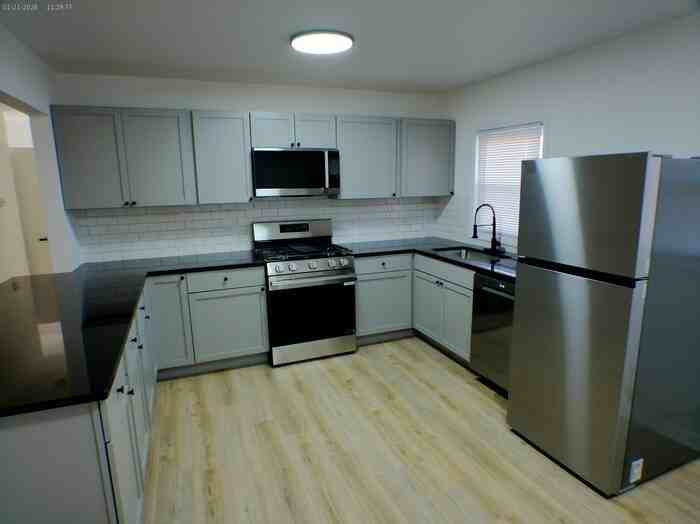 3126 Longwood Ave - Photo 6 of 15