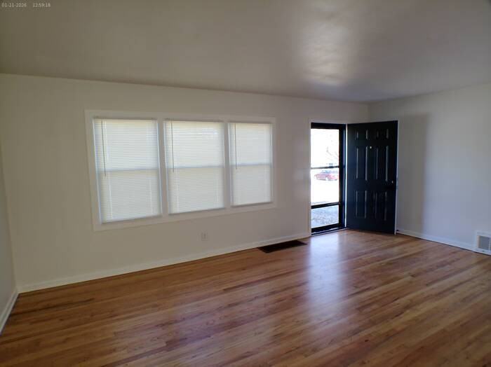 711 W 90th Ter - Photo 2 of 11