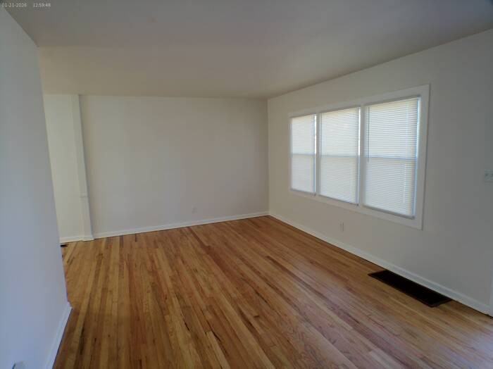 711 W 90th Ter - Photo 4 of 11