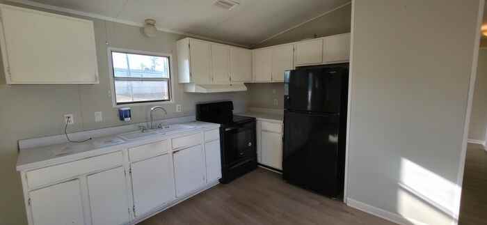 2263 Stanley Rd - Photo 2 of 11