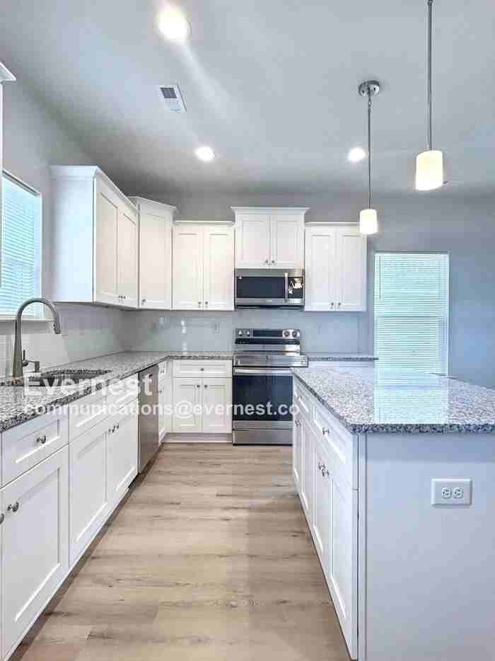 413 S Davis St - Photo 2 of 20