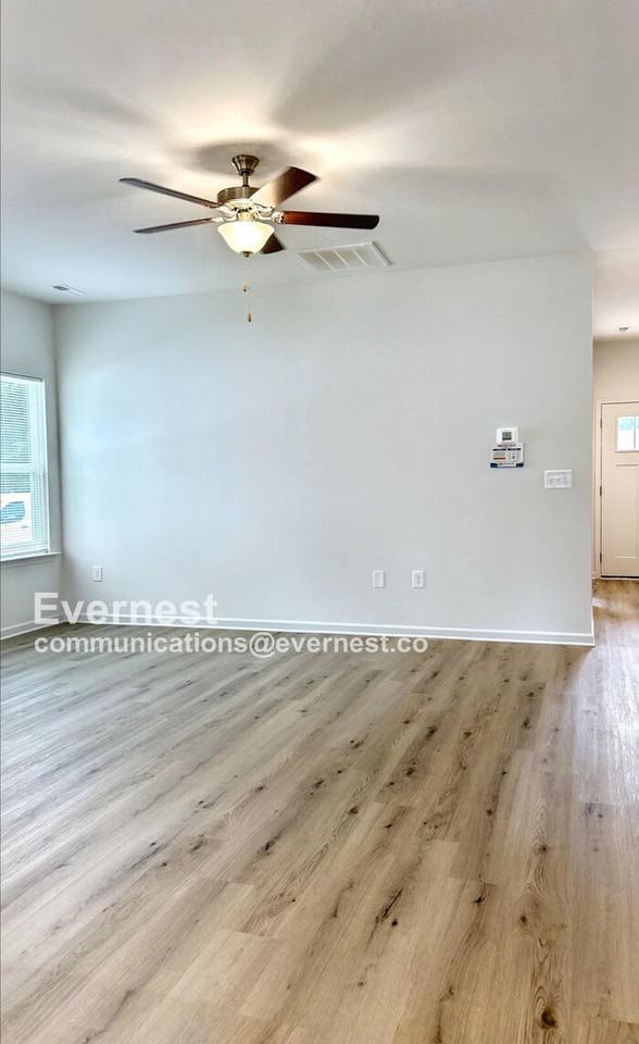 413 S Davis St - Photo 4 of 20