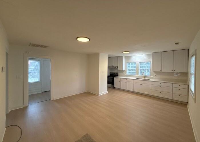 1903 Flint Ln - Photo 2 of 11