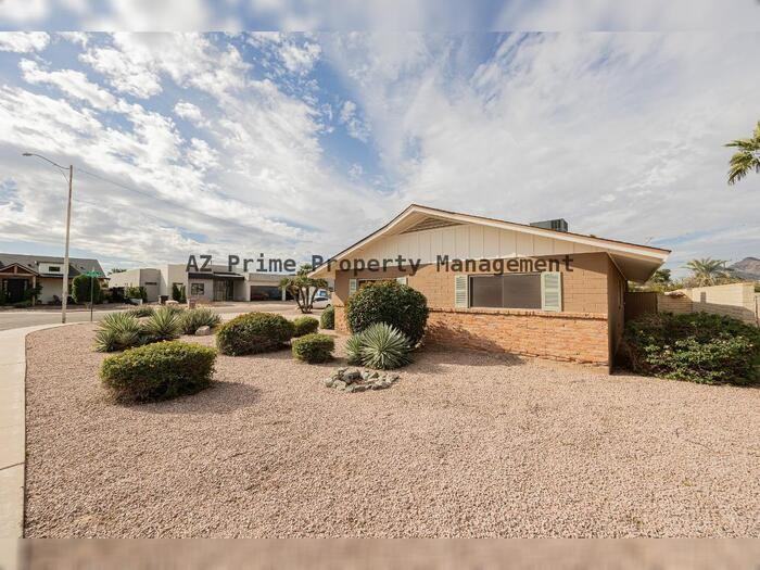 4704 N 83rd St - Photo 4 of 27