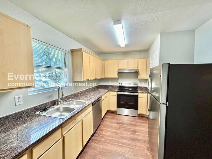 320 Ezekial Ave - Photo 3 of 26