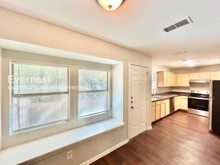 320 Ezekial Ave - Photo 4 of 26