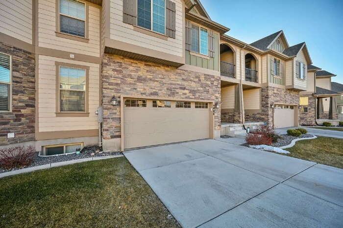 4088 E Oakland Hills Dr - Photo 3 of 38